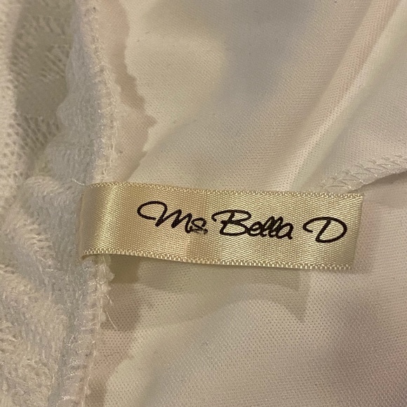 White lace flared skirt - Picture 4 of 5